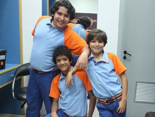 Anos depois de "Chiquititas", Binho e Mosca reaparecem juntos