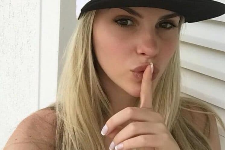 Bárbara Evans faz bronzeamento artificial e horroriza seguidores
