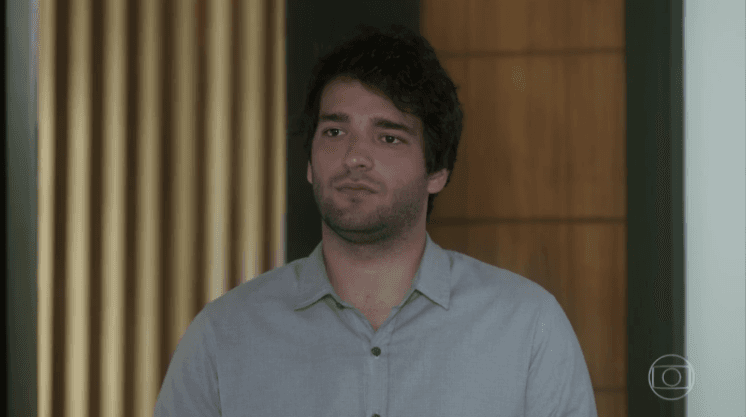 "A Lei do Amor": Tiago briga com Marina por causa de Edu