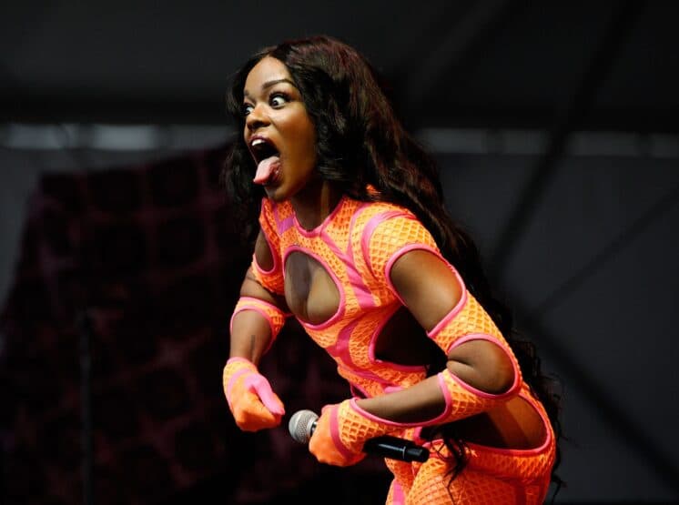 Com internet, brasileiros fazem multirão de deslike em Azealia Banks