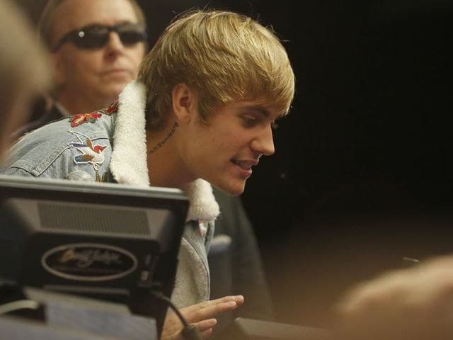 Cantor Justin Bieber vende Ferrari por US$ 434.500 em leilão