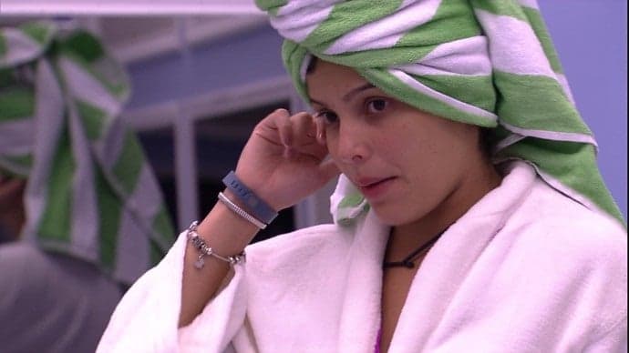 "BBB17": Emilly revela que sofreu assédio: "passaram a mão na minha bunda"