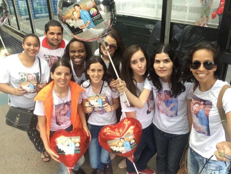 Fãs vão às ruas para fazer divulgação gratuita de novela do SBT
