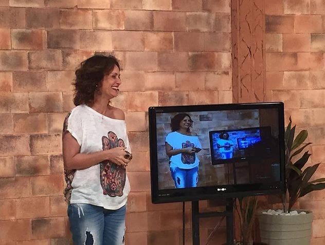 Sempre Atento: Deixando de lado a mesmice que assombra a TV brasileira, Faa Morena esbanja carisma e simpatia no "Ritmo Brasil”, na RedeTV!