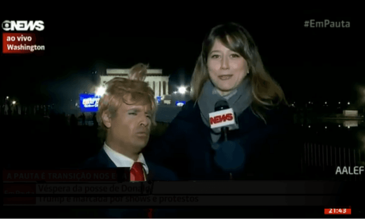 Mico! Repórter Vesgo, do "Pânico", engana jornalista e dá entrevista na GloboNews como se fosse americano