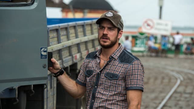 Marco Pigossi grava cenas em Belém para próxima novela