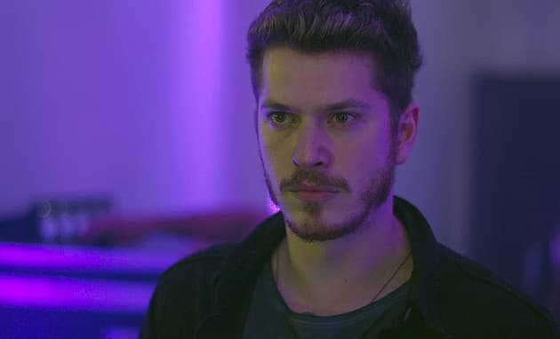"Rock Story": Alex é ameaçado de morte