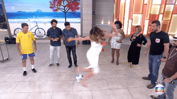 Ana Furtado tenta fazer embaixadinhas de salto e se dá mal; veja!