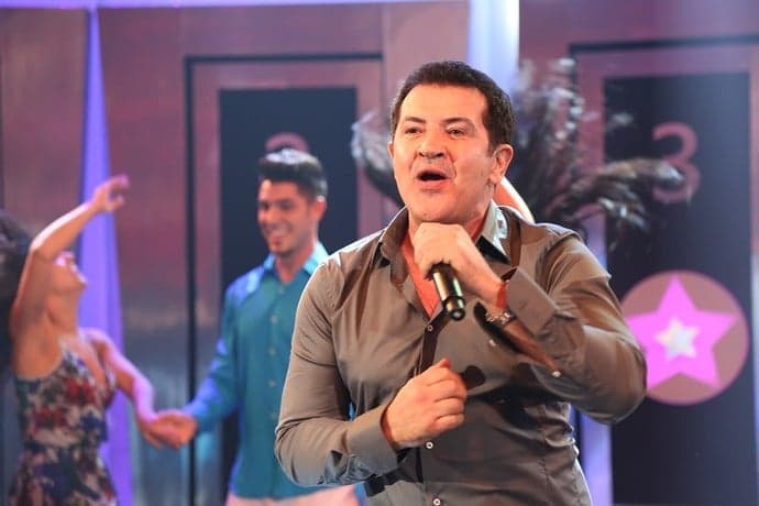 Beto Barbosa surpreende e faz seu primeiro show após vencer doença