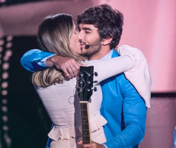 Deborah Secco diz que parou de mentir ao conhecer o marido