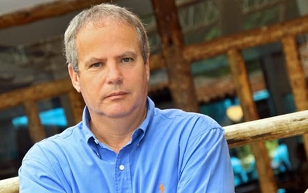 Jayme Monjardim, diretor da Globo, tatua 31 versículos da Bíblia no braço; veja