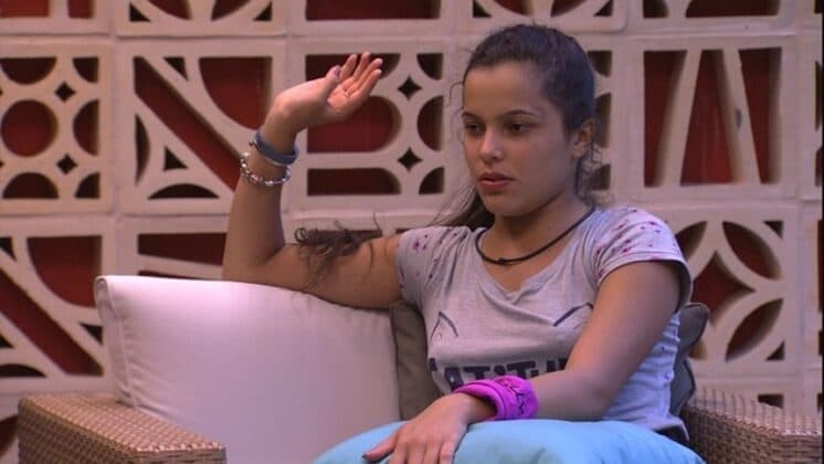 "BBB17": Vivian detona Emilly após pedido de desculpa: "Patricinha e tem inveja"
