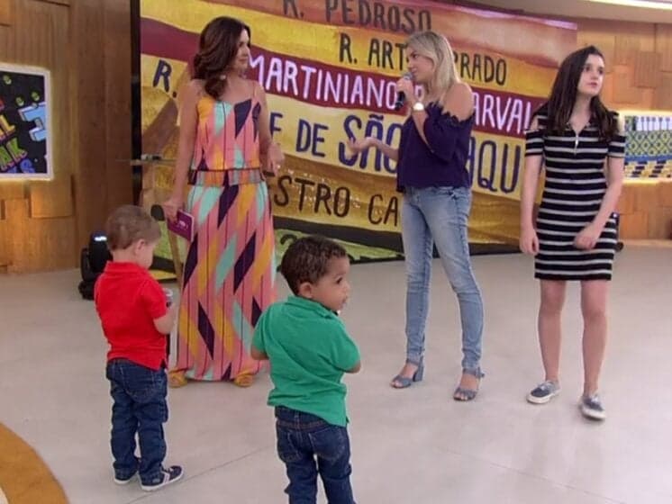 Fátima Bernardes comete "gafe" com convidada