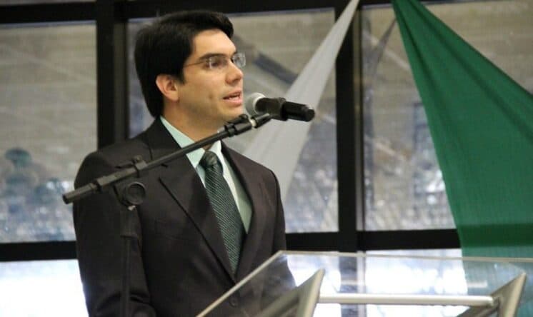 Âncora demitido por falar mal de governo na Globo é contratado pela Record