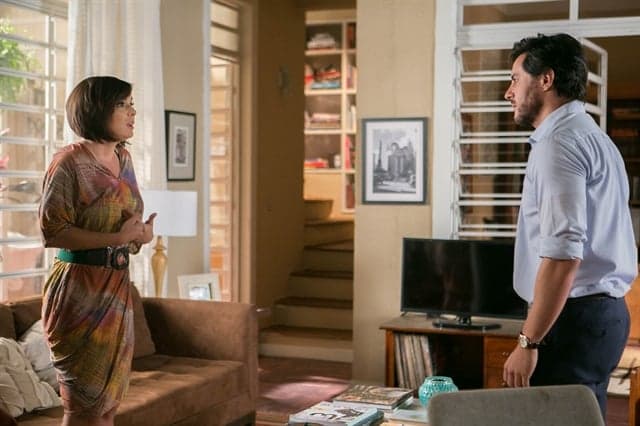 "A Lei do Amor": Beth confessa para Augusto que está com Ciro