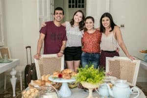 Marcius Melhem, Agatha Moreira, Carol Portes e Veronica Debom no esquete 'Café na Casa dos Outros' (Foto: Globo/Raquel Cunha) Marcius Melhem, Agatha Moreira, Carol Portes e Veronica Debom no esquete 'Café na Casa dos Outros' (Foto: Globo/Raquel Cunha)
