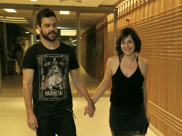 Elenco de “A Lei do Amor” comparece em peso em aniversário de Thiago Lacerda; veja