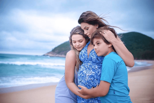 Em tempo real, Kelly Key anuncia o nascimento do filho Arthur