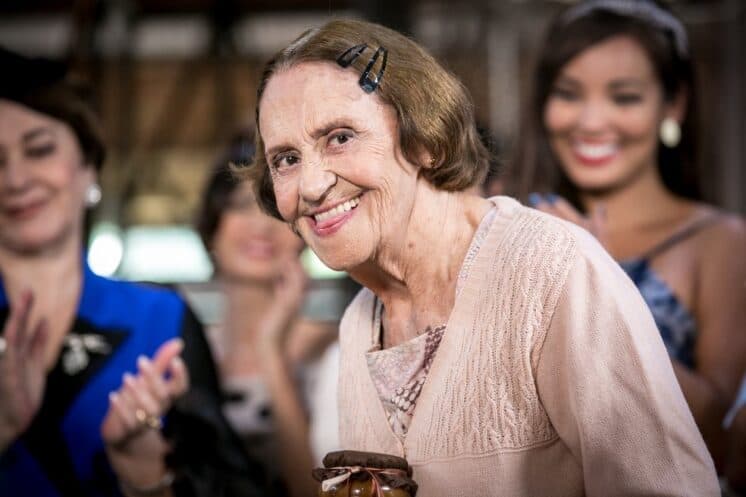 "Não sei conviver sem essa movimentação", diz Laura Cardoso sobre atuar