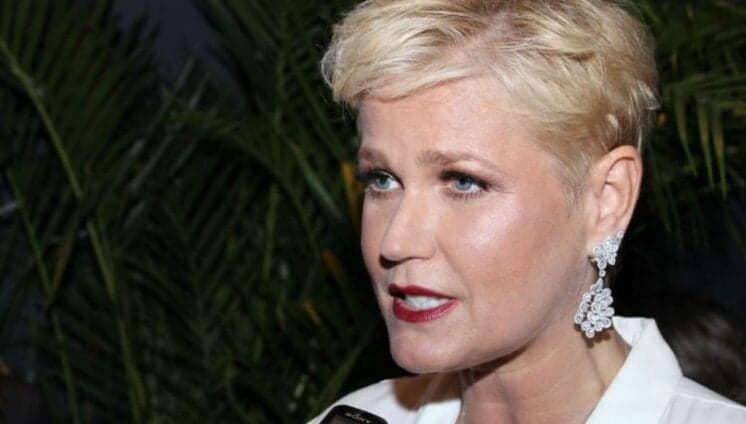 Xuxa pede a prisão de padre em seu Facebook e é detonada