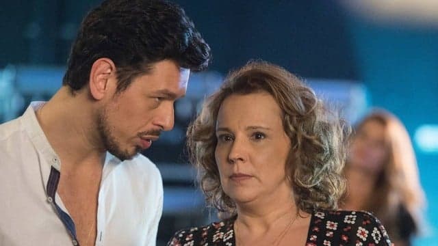 "Rock Story": Néia arma sequestro mas acaba sendo a vítima