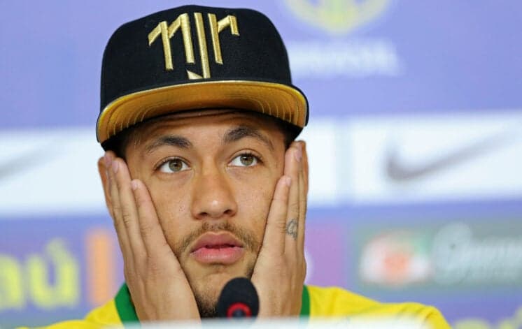 Ciúmes? Neymar comenta topless de Bruna Marquezine em praia
