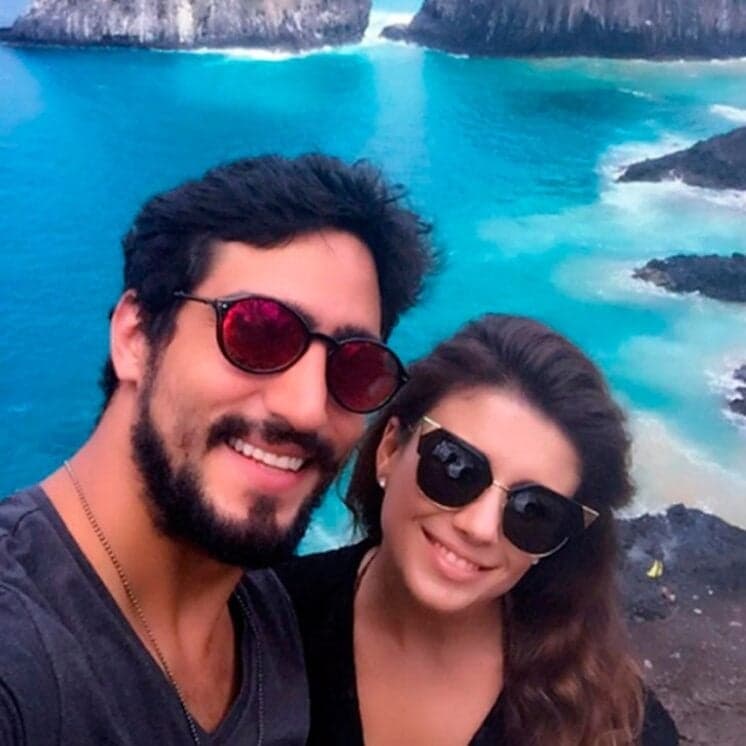 Paula Fernandes posa com Renato Góes e fãs apostam em namoro
