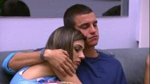 Vivian e Manoel viveram um affair na casa (Foto: Reprodução/TV Globo)