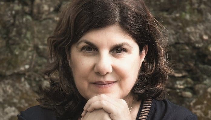 Autora de "Rock Story" fala sobre sua opinião em relação a música sertaneja