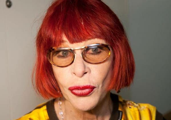 Sumida desde 2012, Rita Lee ressurge com foto inusitada nas redes sociais e choca por aparência e novo modo de vida