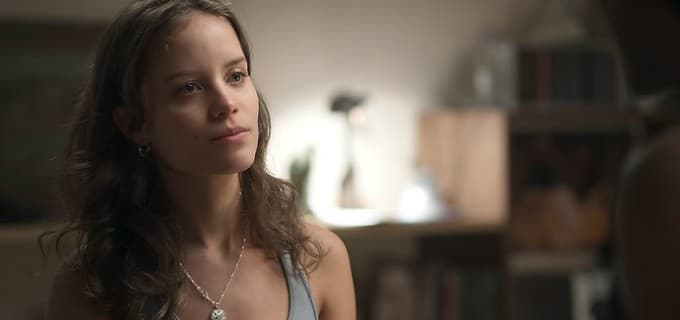 "Rock Story": Luana beija Nicolau e fica confusa: "O que fui fazer?"