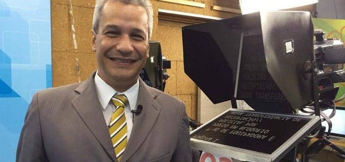 Após ameaçar maconheiros, apresentador sofre infarto e vira piada