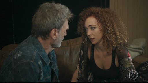 "Rock Story": Gordo expulsa Laila de casa e Jorginho a despreza