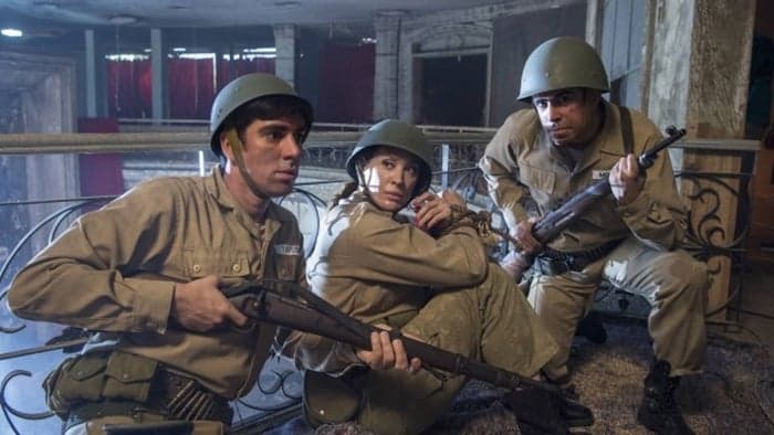 Claudia Raia vira soldado em gravação do "Tá no Ar": "Me lembrou demais o 'TV Pirata'"