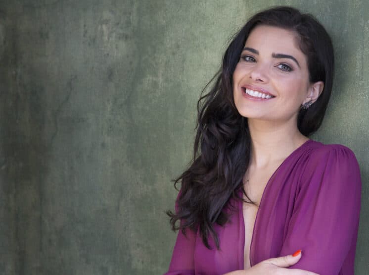Vanessa Giácomo posta foto de infância e chama atenção