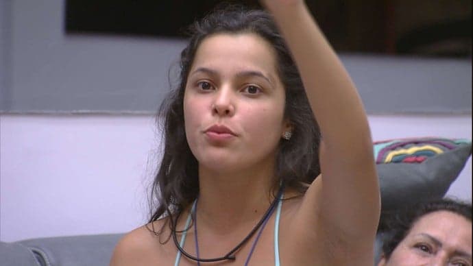 "BBB17": Emilly segue no "Tá com Nada" e chora