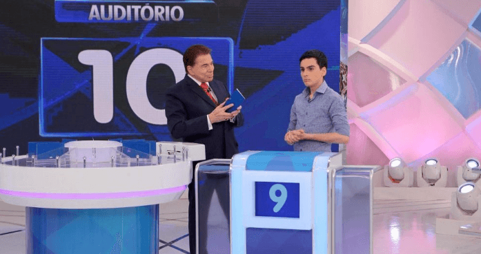 Dudu Camargo tenta entrar na casa de Silvio Santos, é barrado por segurança e não consegue falar com o patrão