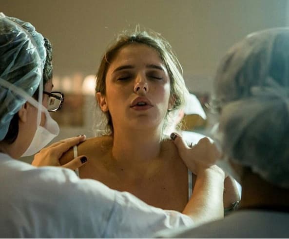 Rafa Brites diz que fez cesariana após 19h em trabalho de parto