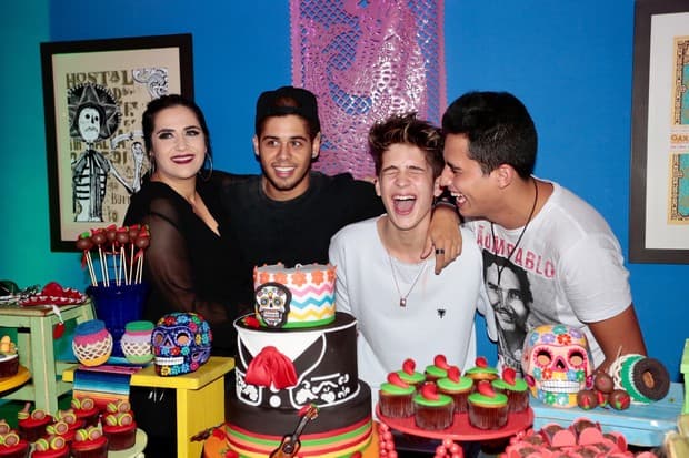 João Guilherme faz super festa de 15 anos e convida a ex Larissa Manoela