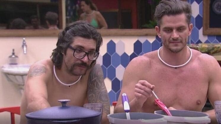 "BBB17": Marcos e Ilmar se afastam de Emilly e a alfinetam: "Deslumbrada"