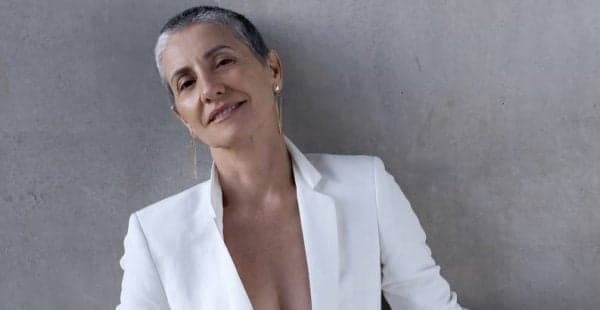 Mãe e filho na trama, Cássia Kiss e Gabriel Leone se emocionam nos bastidores de “Os Dias Eram Assim”; veja