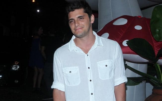 Bruno Gissoni posta foto com filha e é detonado na internet