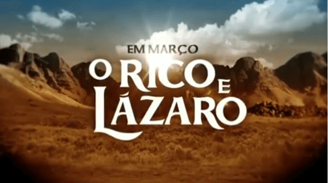 Protagonistas posam com a autora de "O Rico e Lázaro" nos bastidores da Record