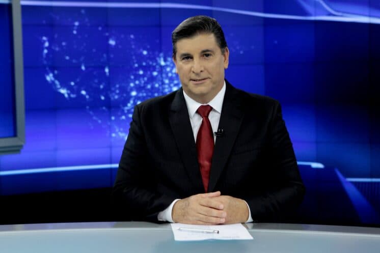 SBT interrompe programação com plantão ao informar manifestações em Brasília