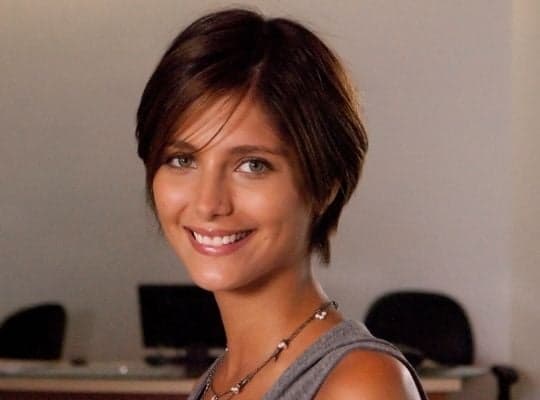 Após polêmica nos bastidores de novela, atriz nega ser "protegida" dentro da Record