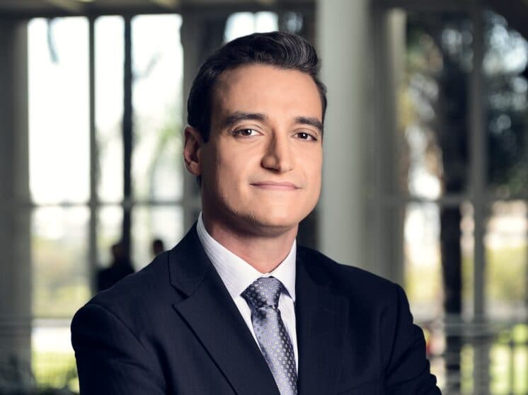 Globo é xingada durante reportagem ao vivo
