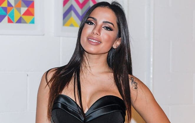 Anitta é ofendida por internauta e rebate: "Mentalidade medíocre"