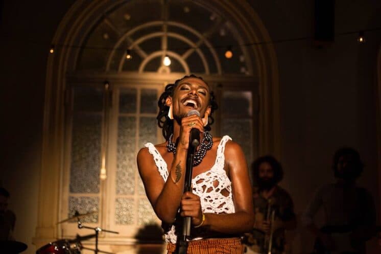 Liniker faz desabafo durante gravação do "Amor & Sexo" na Globo