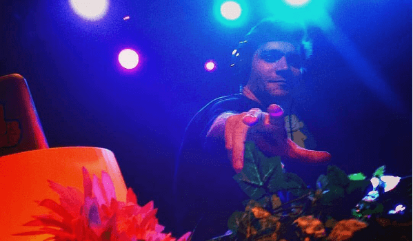 Afastado de "A Lei do Amor", ator se apresenta como DJ e não sabe se volta à novela