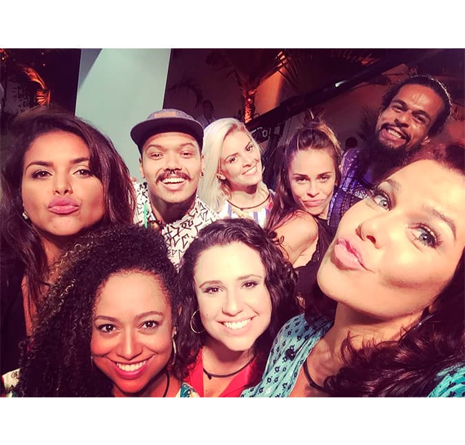 20 anos depois, elenco de "Chiquititas" refaz coreografia; assista!